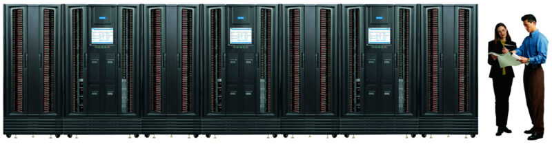 The X100 manages highly scalable robotic libraries from HPE, IBM, Oracle, Qualstar, Quantum, Sony and Spectra Logic